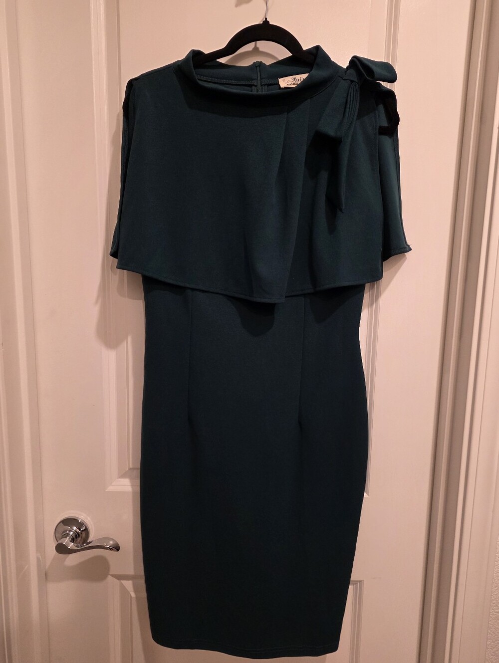 Women's Green Cape-Sleeve Sheath Dress